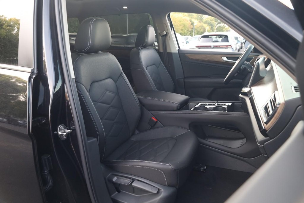 Volkswagen Atlas Vehicle Full-screen Gallery Image 30