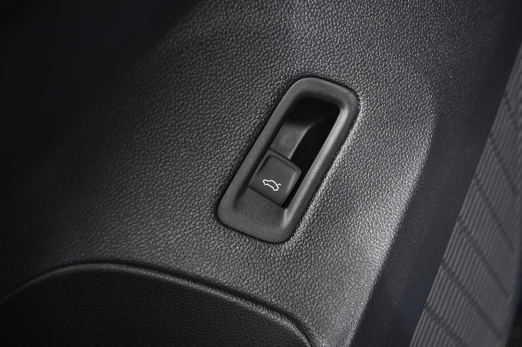 Volkswagen Atlas Vehicle Full-screen Gallery Image 9