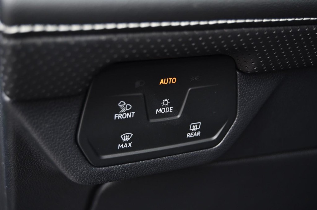 Volkswagen Atlas Vehicle Full-screen Gallery Image 11