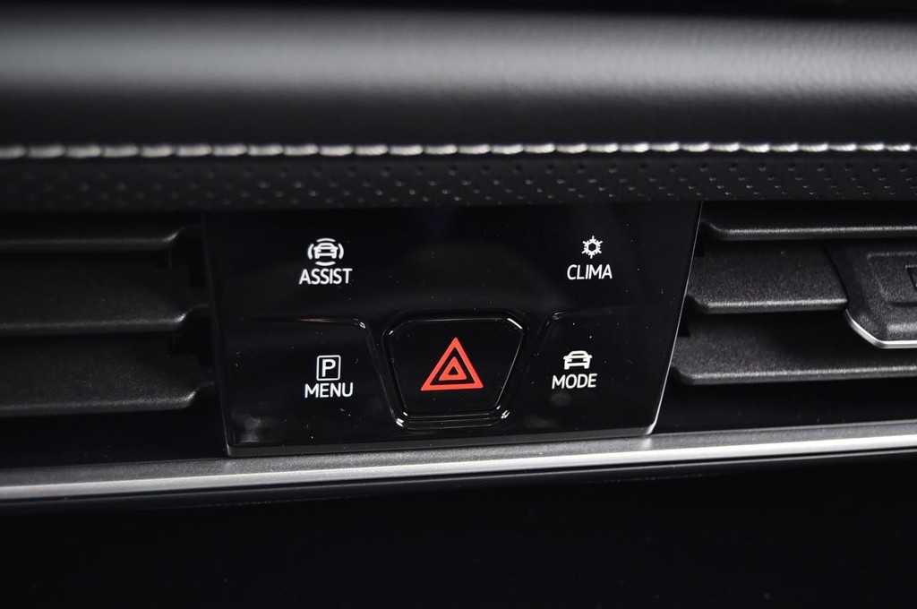 Volkswagen Atlas Vehicle Full-screen Gallery Image 15