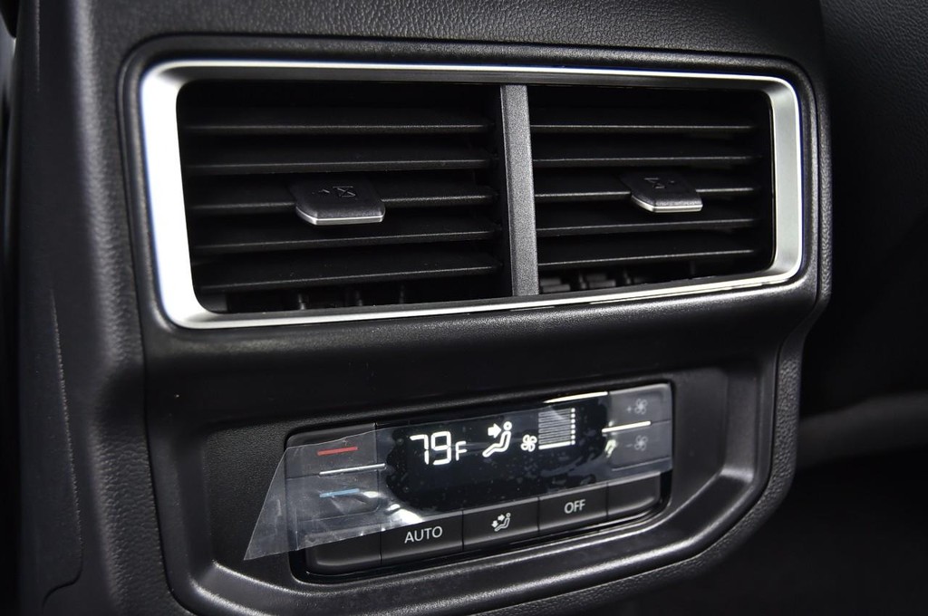 Volkswagen Atlas Vehicle Full-screen Gallery Image 23