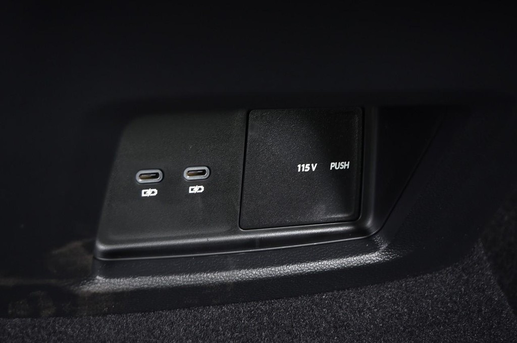 Volkswagen Atlas Vehicle Full-screen Gallery Image 24