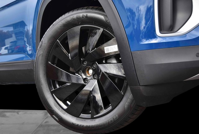 Volkswagen Atlas Vehicle Image 03