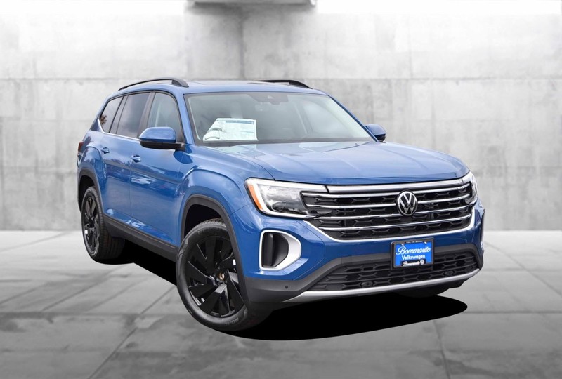 Volkswagen Atlas Vehicle Full-screen Gallery Image 2