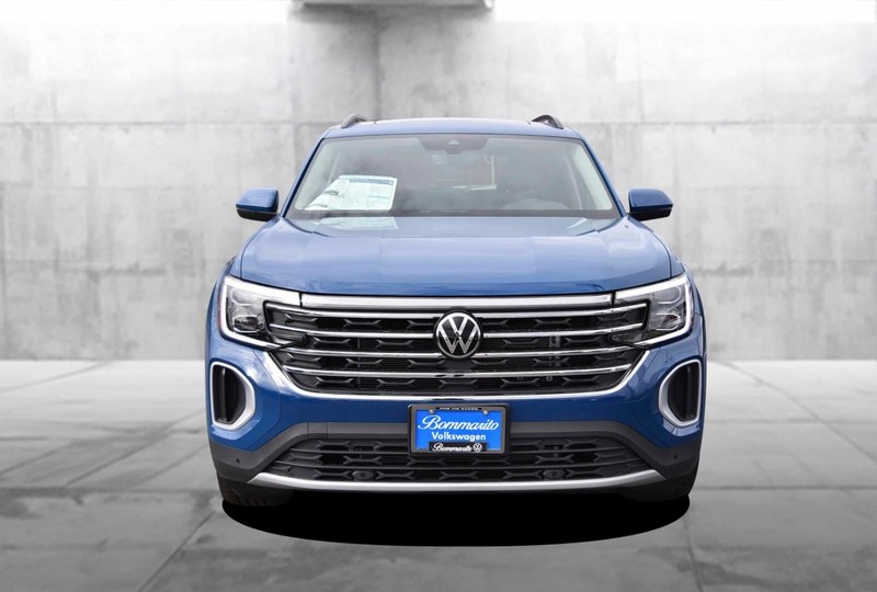 Volkswagen Atlas Vehicle Full-screen Gallery Image 4