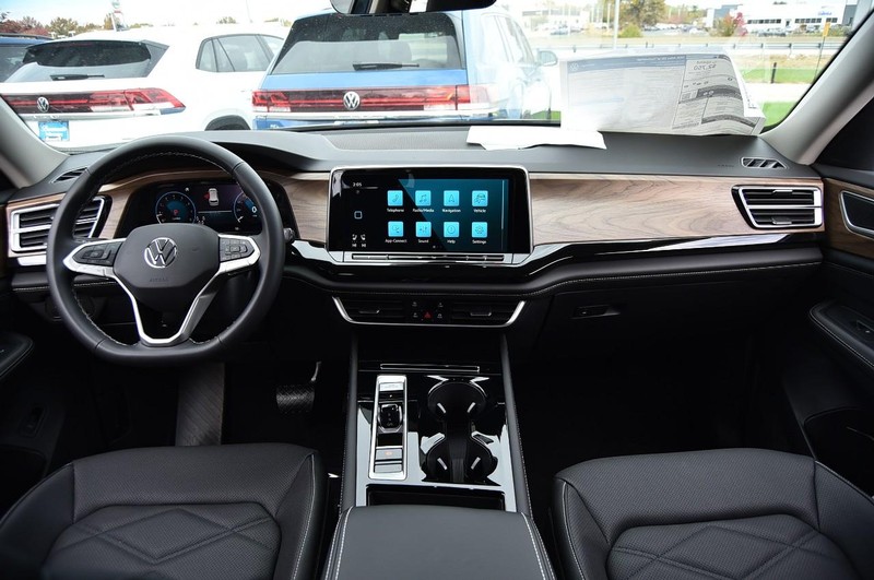 Volkswagen Atlas Vehicle Full-screen Gallery Image 7