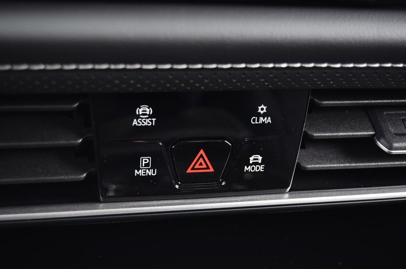 Volkswagen Atlas Vehicle Full-screen Gallery Image 15