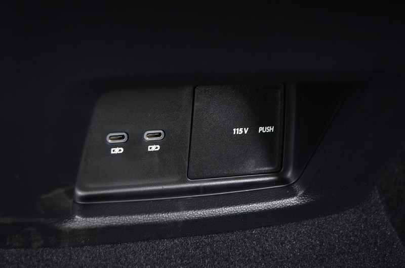 Volkswagen Atlas Vehicle Full-screen Gallery Image 24