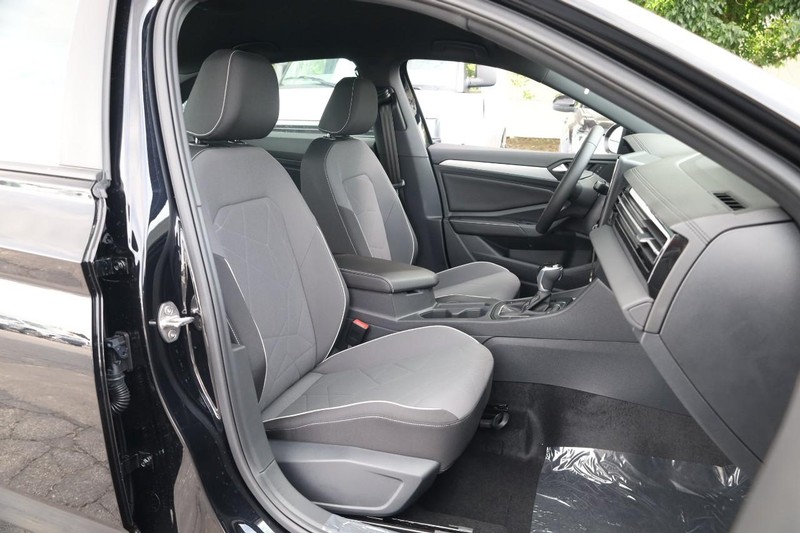 Volkswagen Jetta Vehicle Image 23