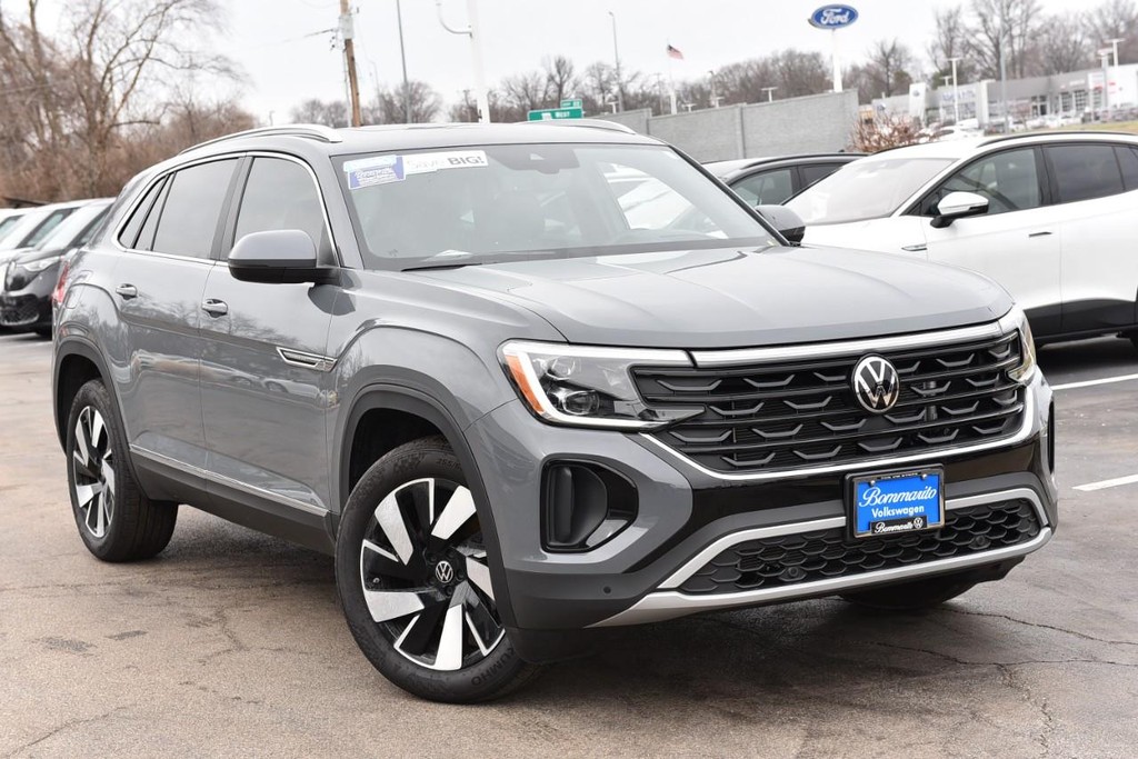 Volkswagen Atlas Cross Sport Vehicle Full-screen Gallery Image 2