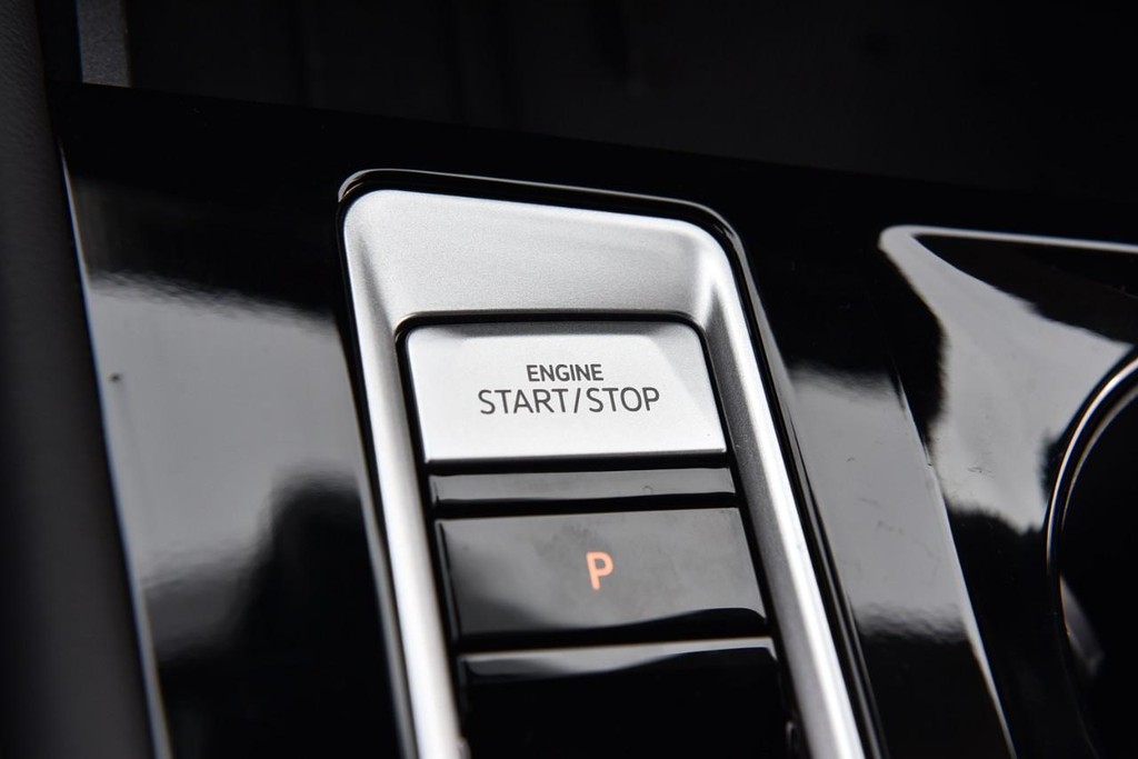 Volkswagen Atlas Cross Sport Vehicle Full-screen Gallery Image 17