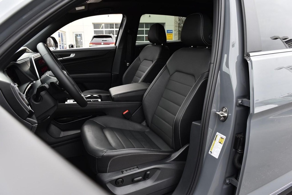 Volkswagen Atlas Cross Sport Vehicle Full-screen Gallery Image 19