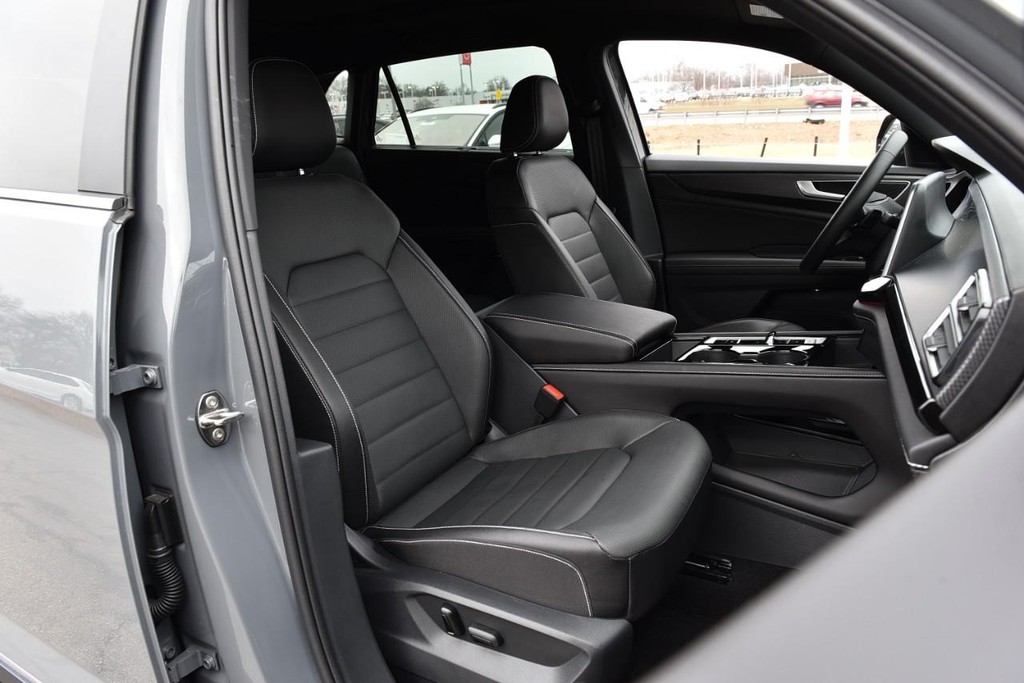 Volkswagen Atlas Cross Sport Vehicle Full-screen Gallery Image 20