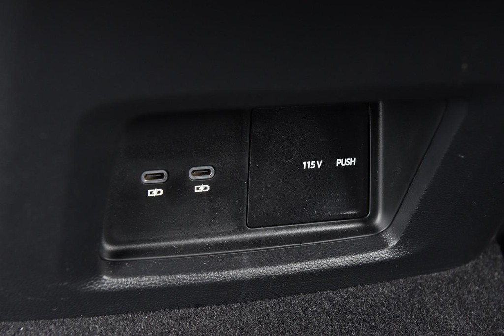 Volkswagen Atlas Cross Sport Vehicle Full-screen Gallery Image 24