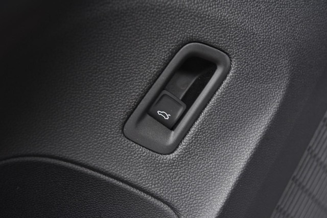 Volkswagen Atlas Cross Sport Vehicle Image 09