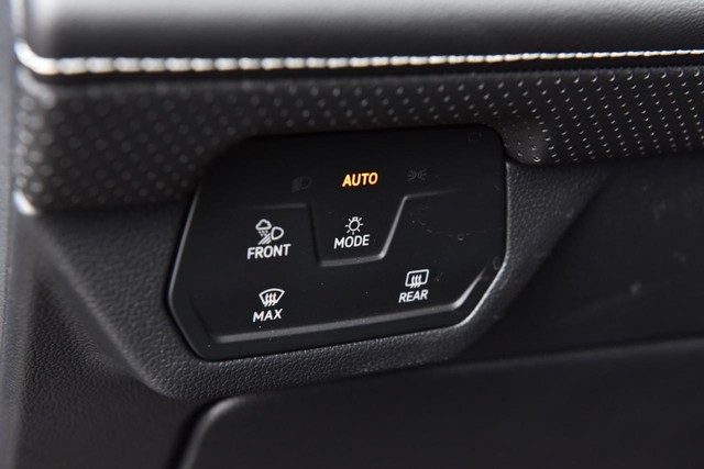 Volkswagen Atlas Cross Sport Vehicle Image 11