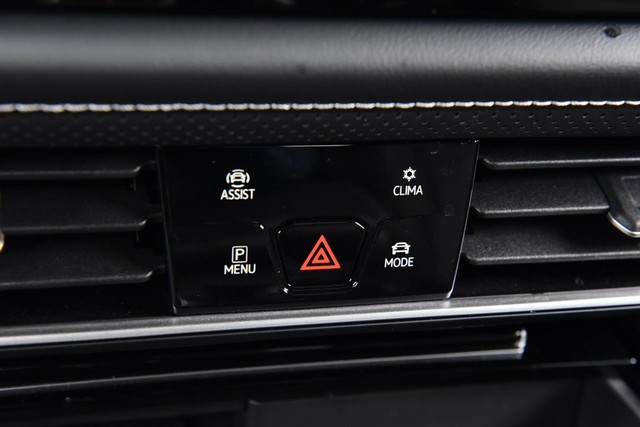 Volkswagen Atlas Cross Sport Vehicle Image 15