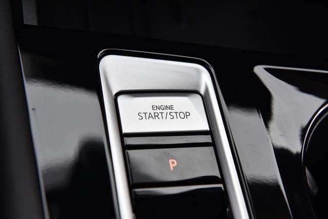 Volkswagen Atlas Cross Sport Vehicle Image 17