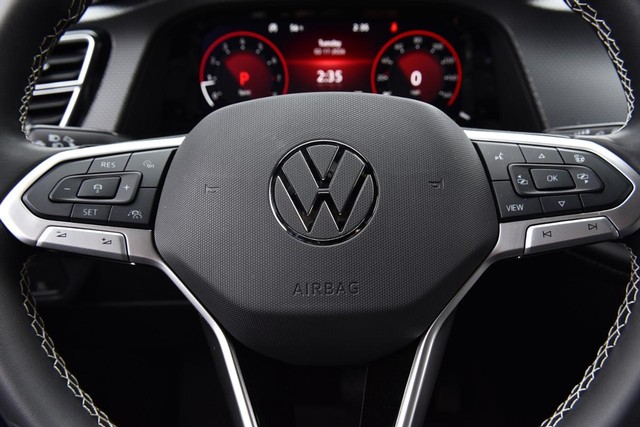 Volkswagen Atlas Cross Sport Vehicle Image 18