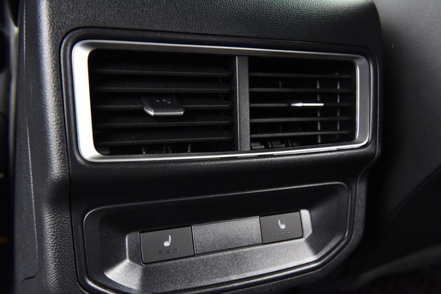 Volkswagen Atlas Cross Sport Vehicle Image 23