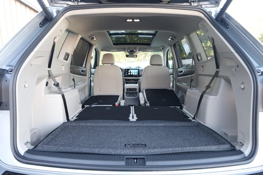 Volkswagen Atlas Vehicle Full-screen Gallery Image 9