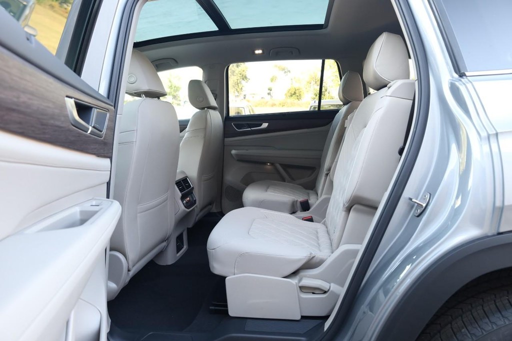 Volkswagen Atlas Vehicle Full-screen Gallery Image 26