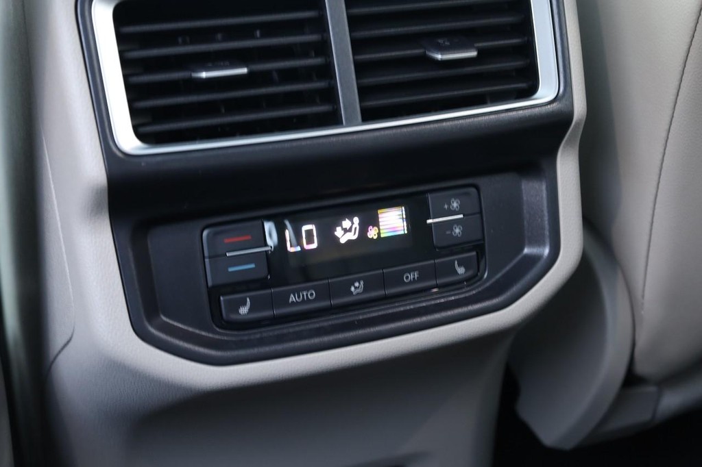 Volkswagen Atlas Vehicle Full-screen Gallery Image 27