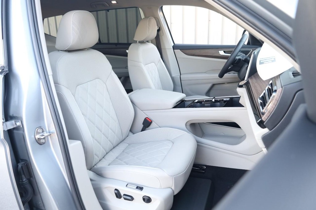 Volkswagen Atlas Vehicle Full-screen Gallery Image 32