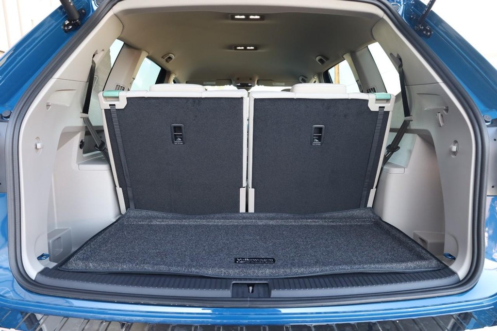 Volkswagen Atlas Vehicle Full-screen Gallery Image 7