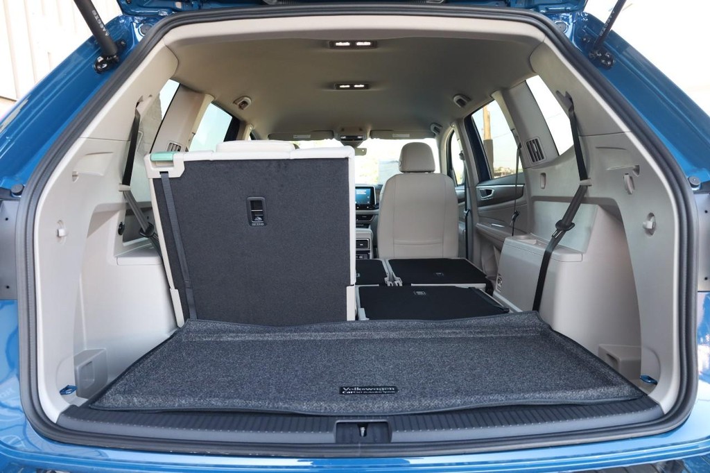 Volkswagen Atlas Vehicle Full-screen Gallery Image 8