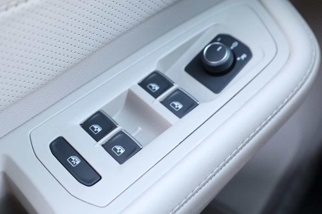 Volkswagen Atlas Vehicle Full-screen Gallery Image 19