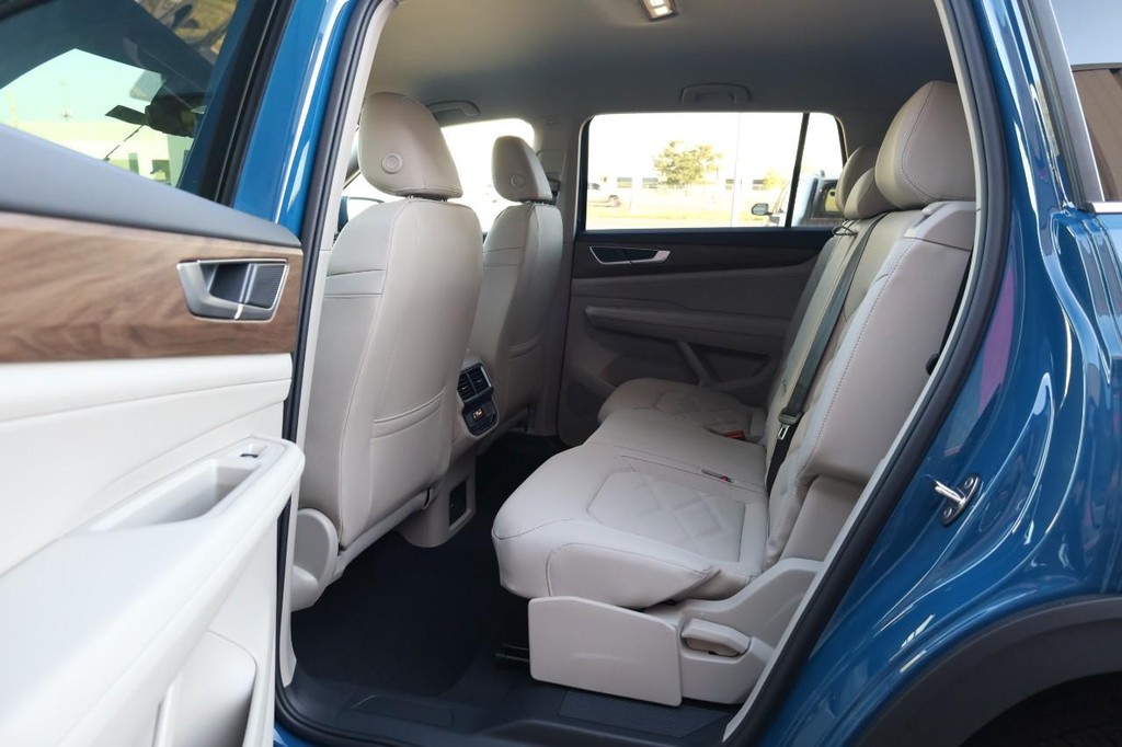 Volkswagen Atlas Vehicle Full-screen Gallery Image 22