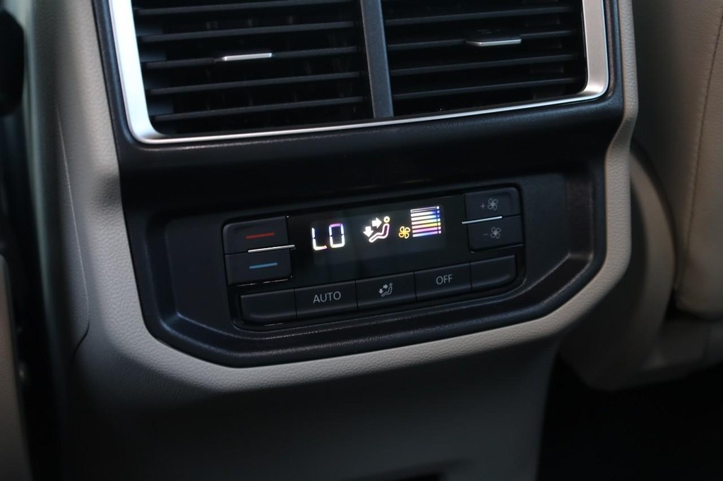 Volkswagen Atlas Vehicle Full-screen Gallery Image 23