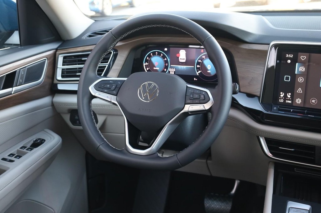 Volkswagen Atlas Vehicle Full-screen Gallery Image 25