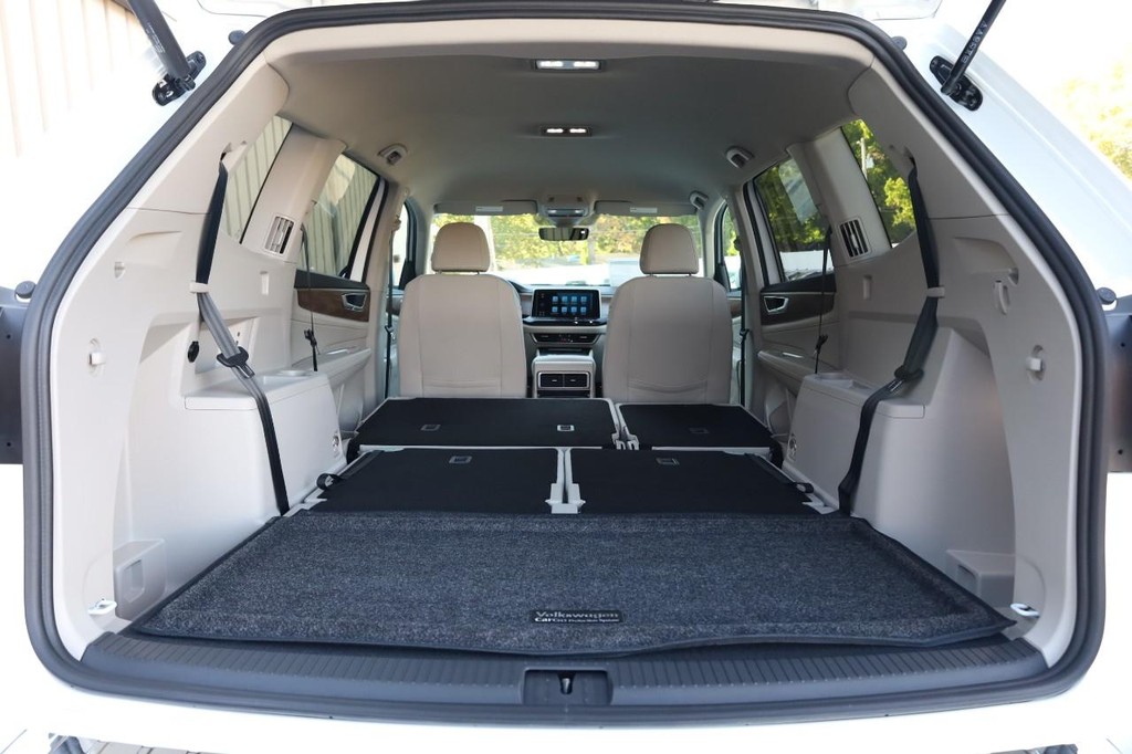 Volkswagen Atlas Vehicle Full-screen Gallery Image 9