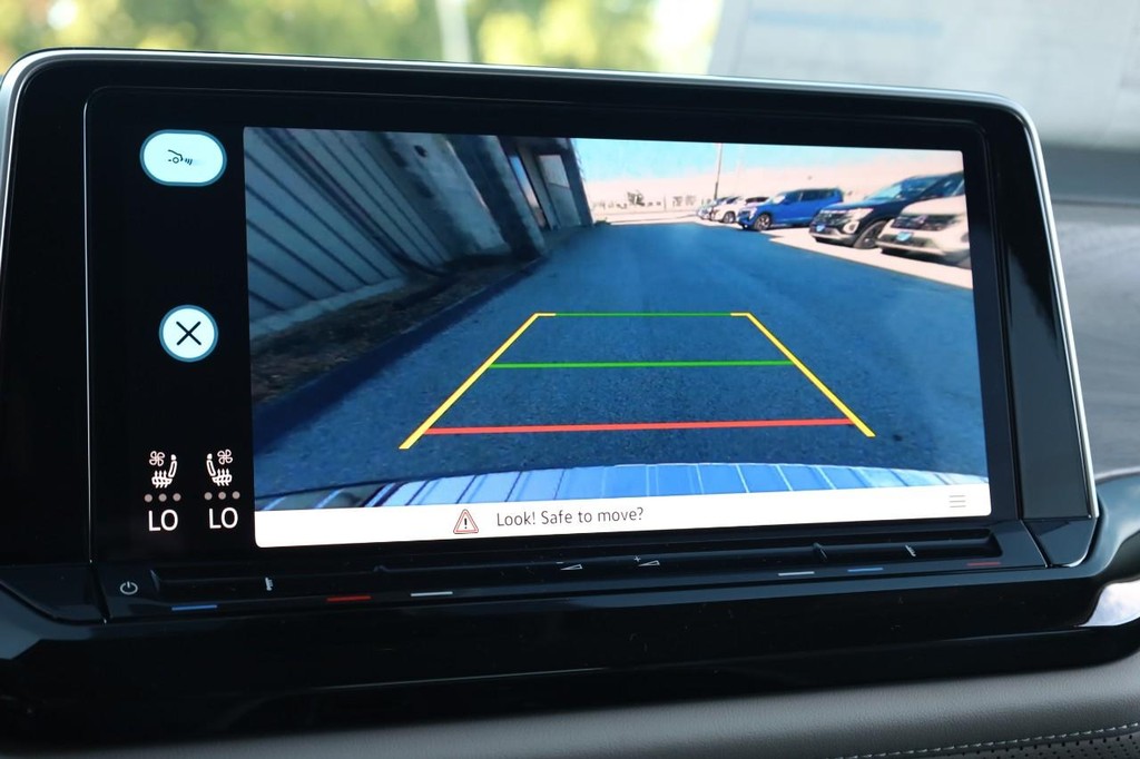 Volkswagen Atlas Vehicle Full-screen Gallery Image 14