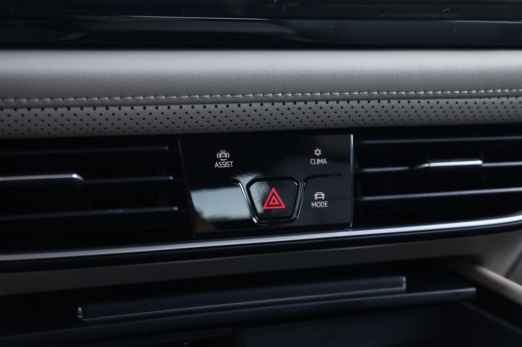 Volkswagen Atlas Vehicle Full-screen Gallery Image 15