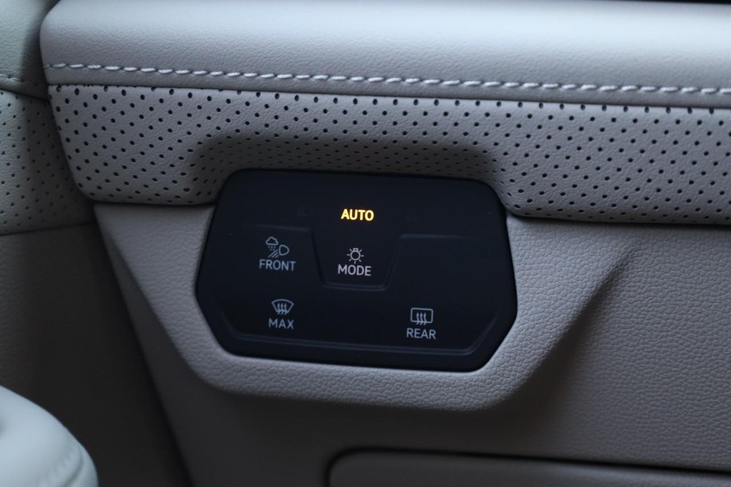 Volkswagen Atlas Vehicle Full-screen Gallery Image 20