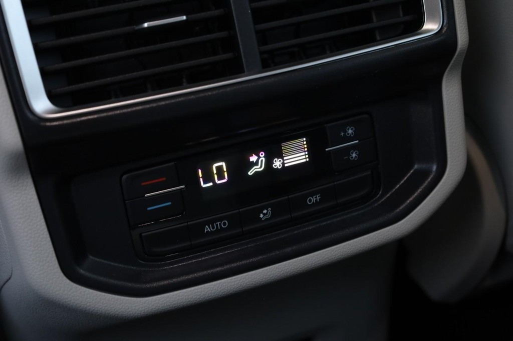 Volkswagen Atlas Vehicle Full-screen Gallery Image 23