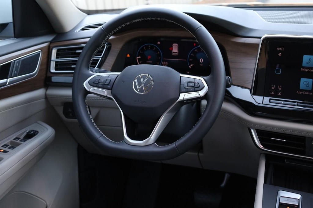 Volkswagen Atlas Vehicle Full-screen Gallery Image 25