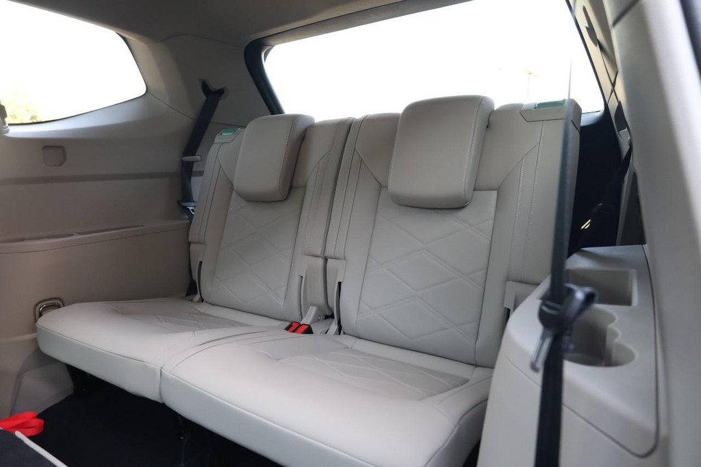 Volkswagen Atlas Vehicle Full-screen Gallery Image 26