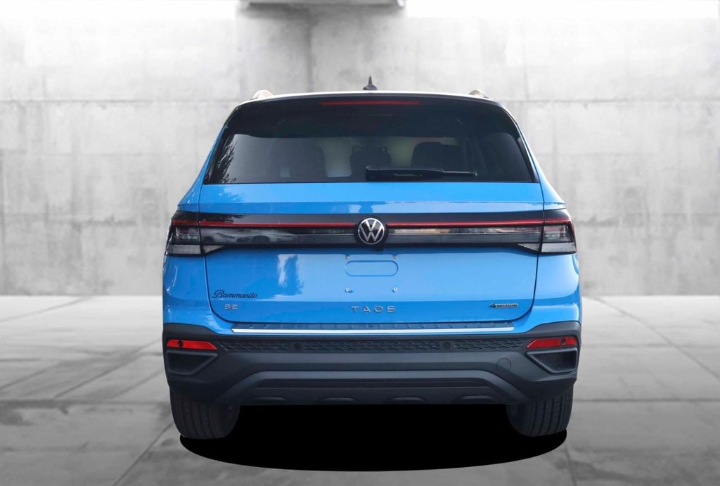 Volkswagen Taos Vehicle Full-screen Gallery Image 6
