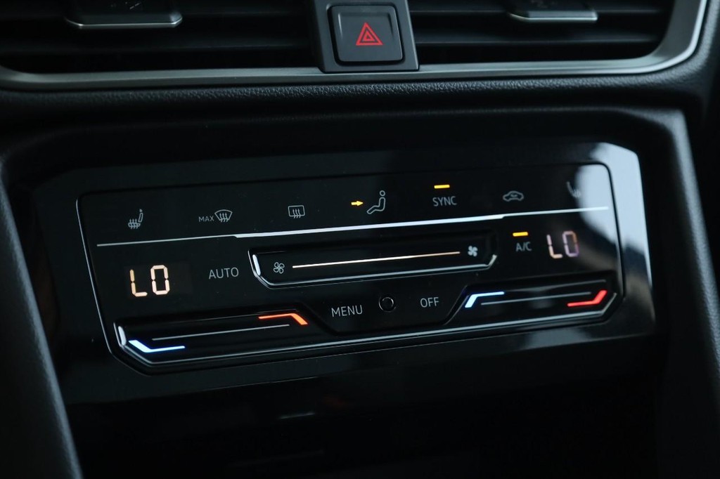 Volkswagen Taos Vehicle Full-screen Gallery Image 15