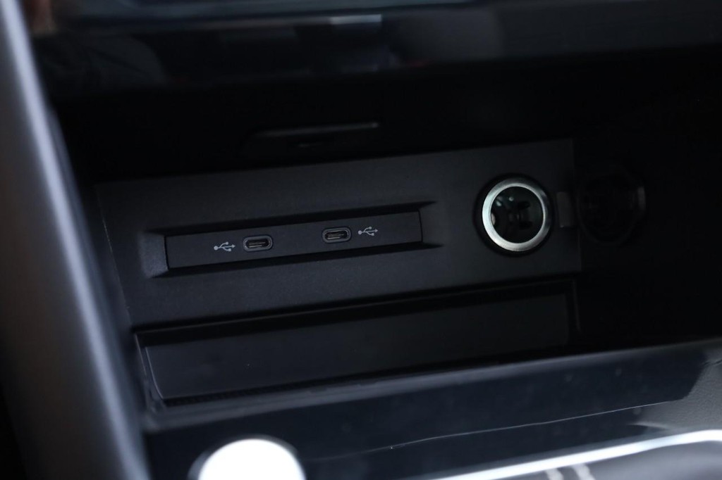 Volkswagen Taos Vehicle Full-screen Gallery Image 16