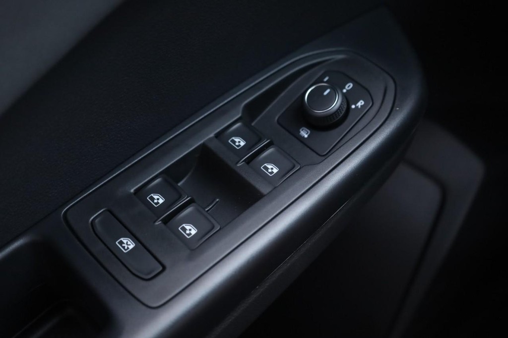 Volkswagen Taos Vehicle Full-screen Gallery Image 19