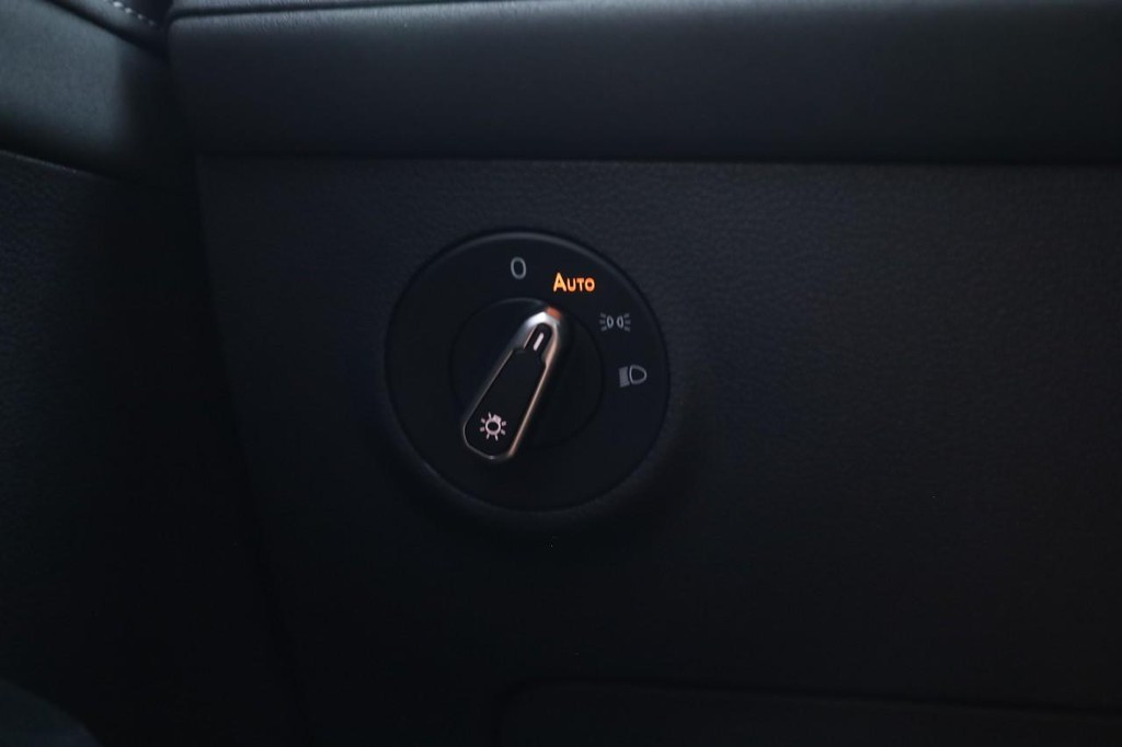 Volkswagen Taos Vehicle Full-screen Gallery Image 20