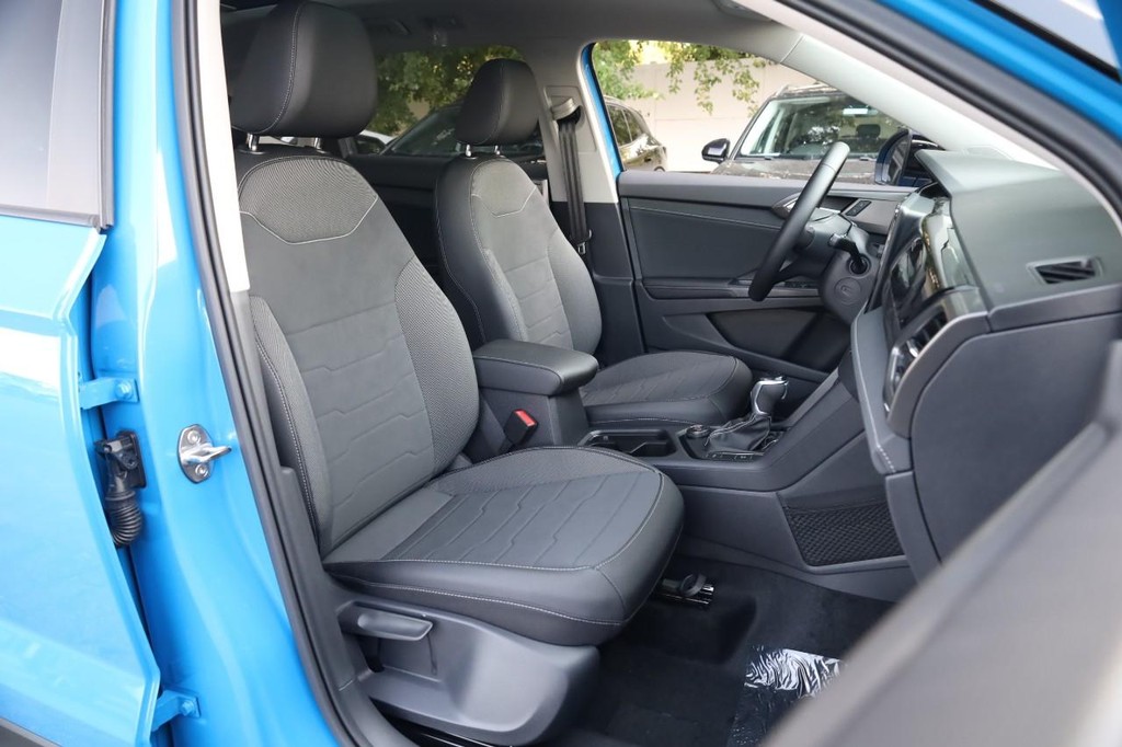 Volkswagen Taos Vehicle Full-screen Gallery Image 26