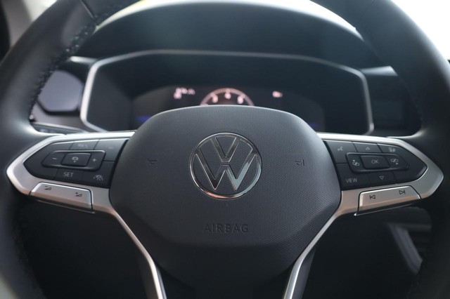 Volkswagen Taos Vehicle Image 11