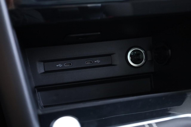 Volkswagen Taos Vehicle Image 16