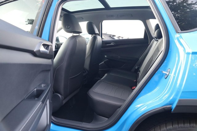 Volkswagen Taos Vehicle Image 22